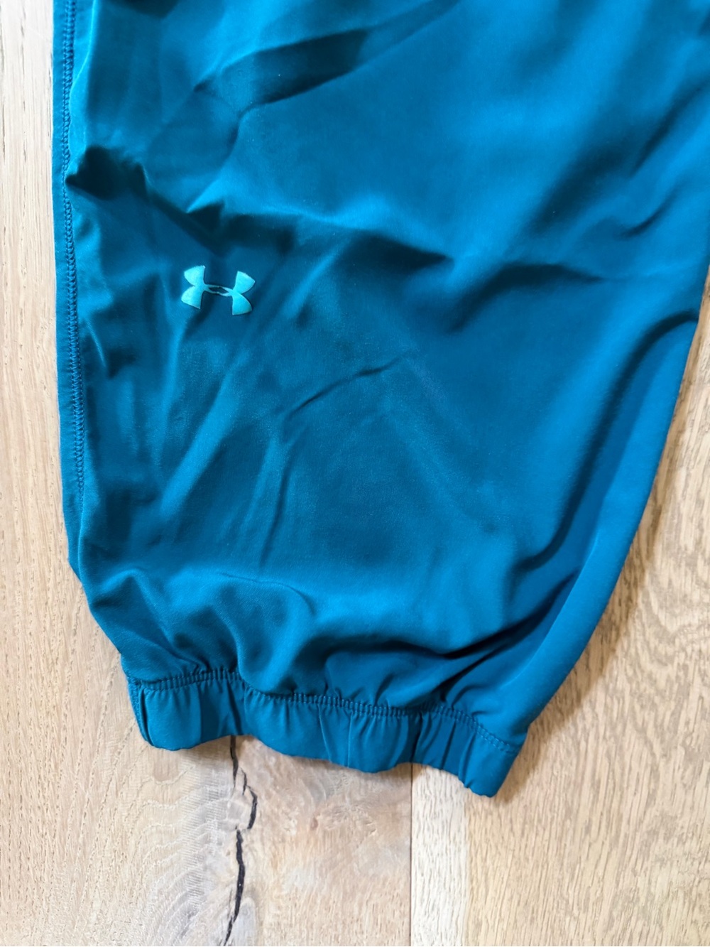 Under Armour Crops - Picture 3 of 6